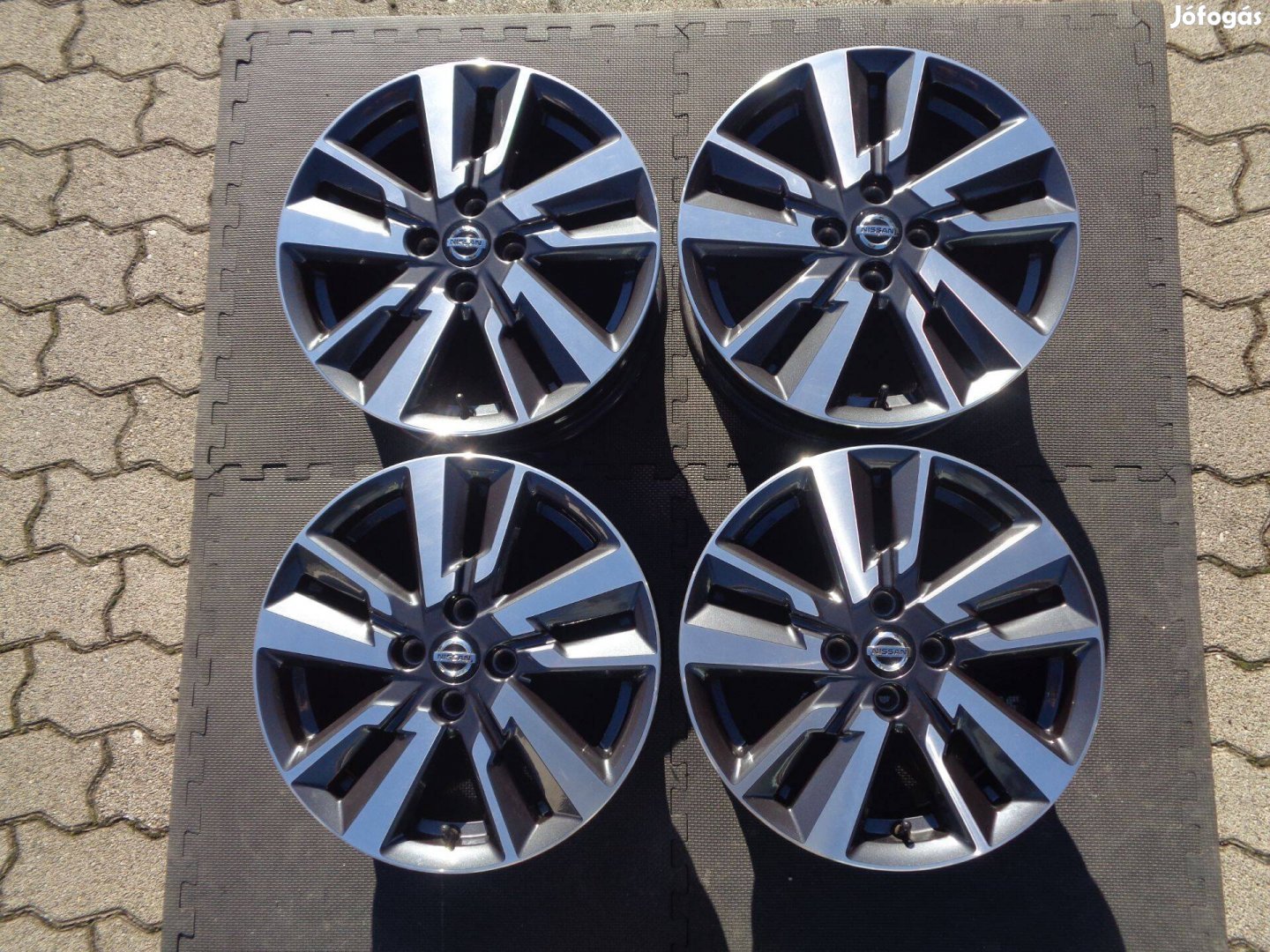 Nissan gyári alufelni 16-os, 4×100-as, szenzorral újszerűen eladó