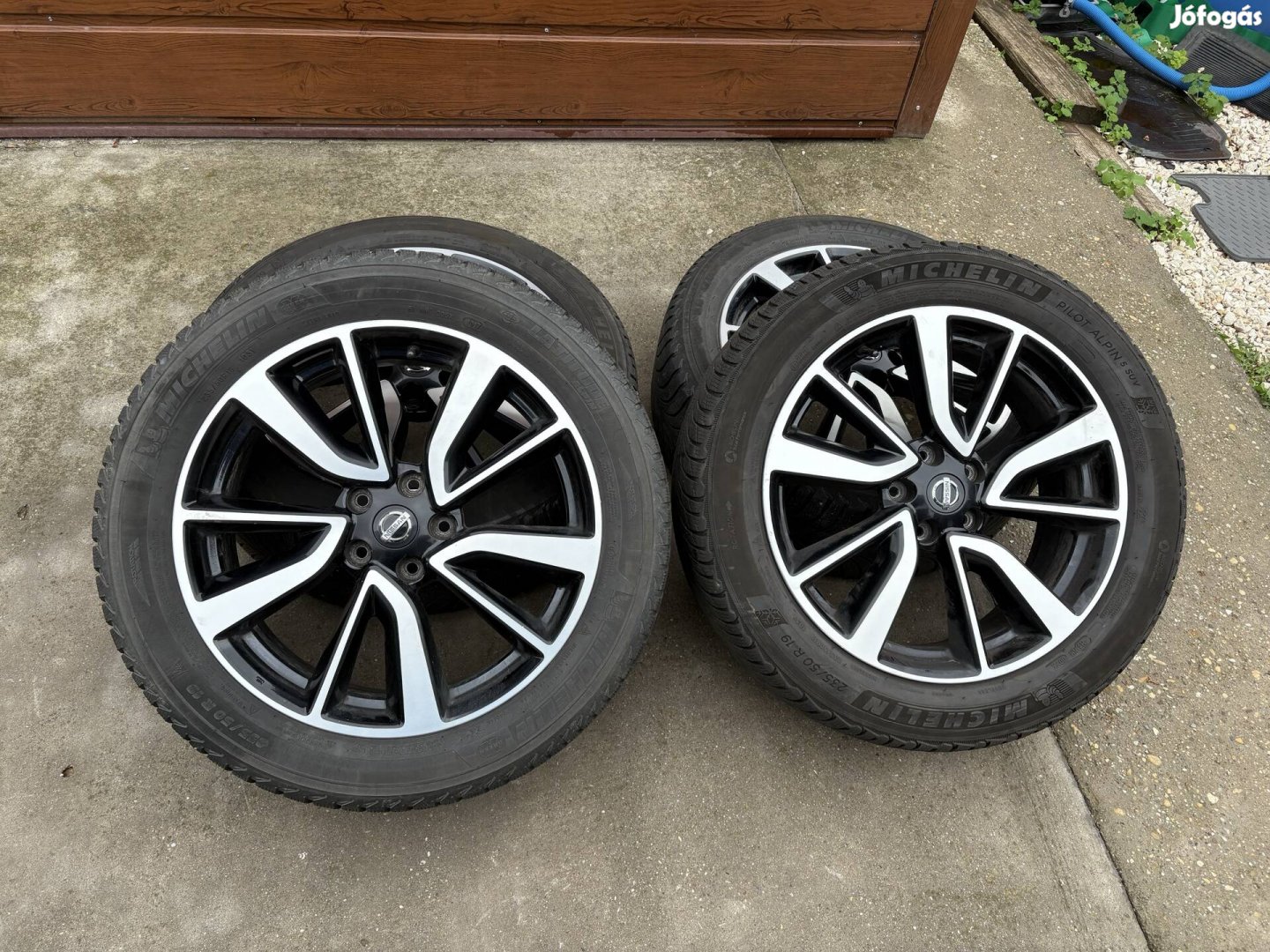 Nissan gyári alufelni szett, 5x114,3 17" téli gumikkal felni X-Trail