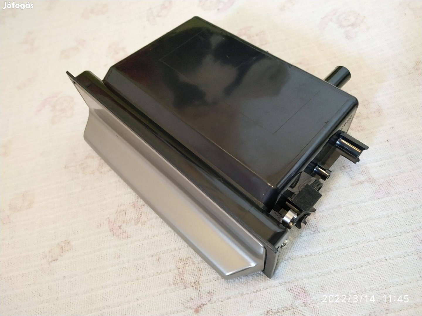 Nissan gyári autórádiós tároló boksz eladó