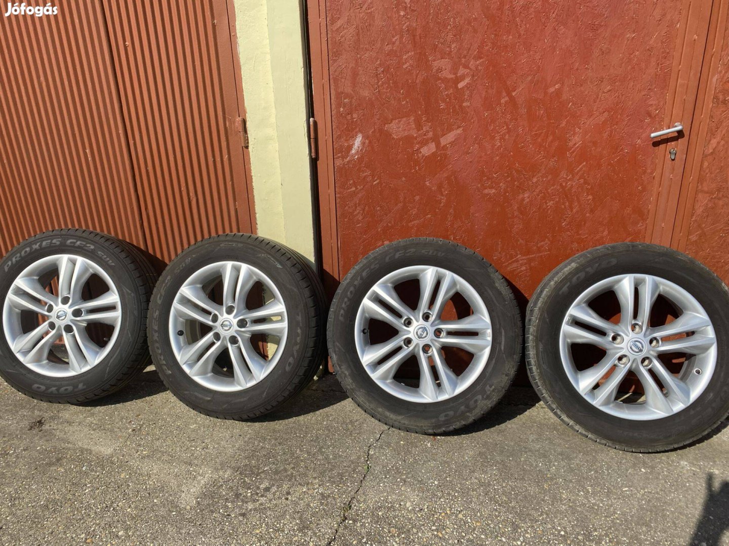 Nissan gyári felni Toyo gumival