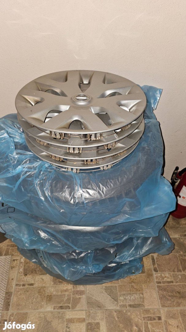 Nissan juk-ra 4 db acélfelni + téli gumi + acéltárcsa eladó!