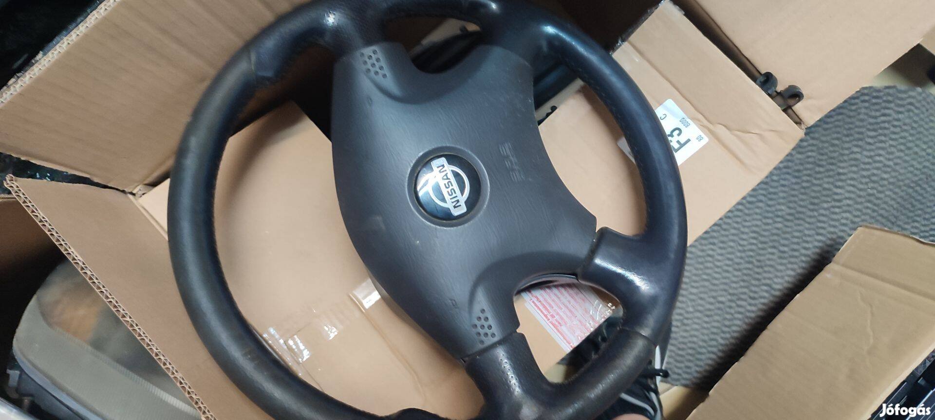 Nissan kormány légzsákkal