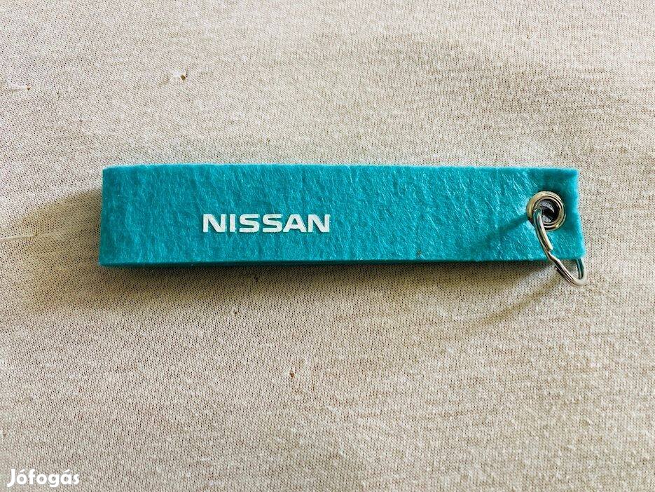Nissan kulcstartó