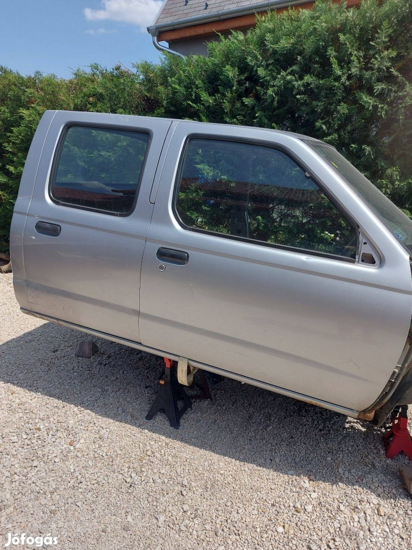 Nissan pickup bontás