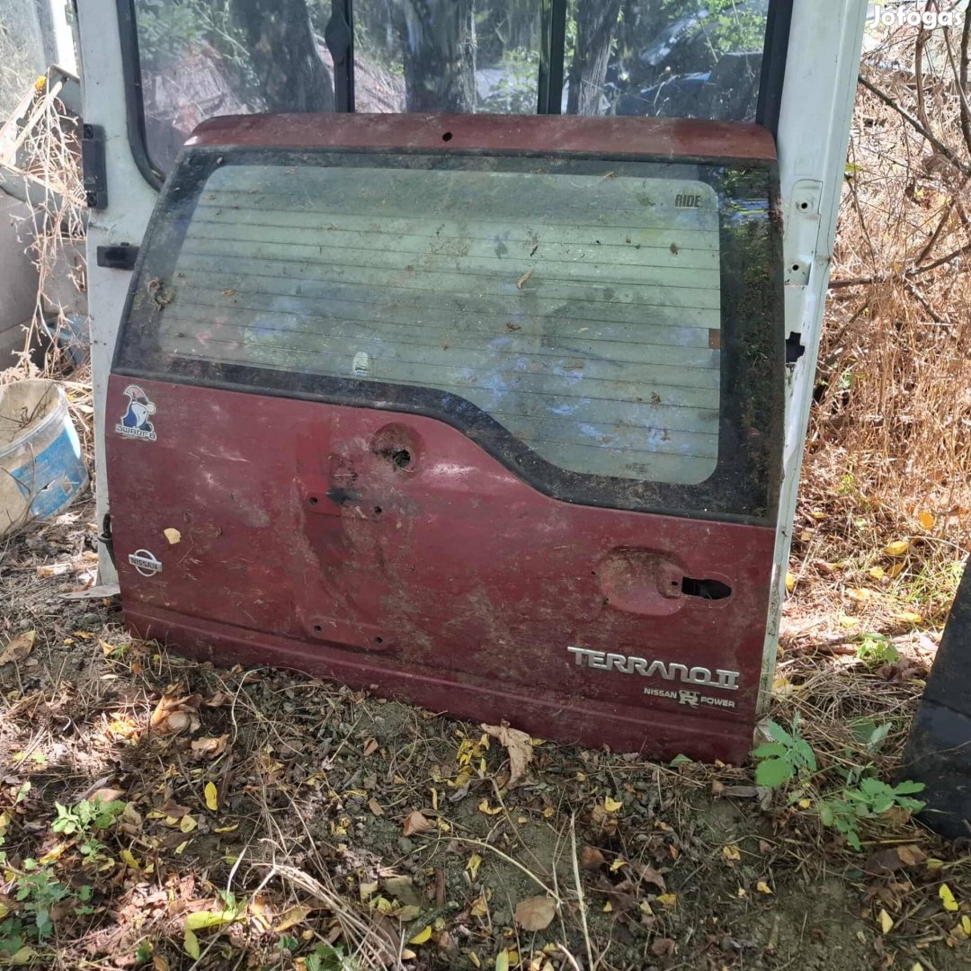 Nissan terrano csomagterajtó