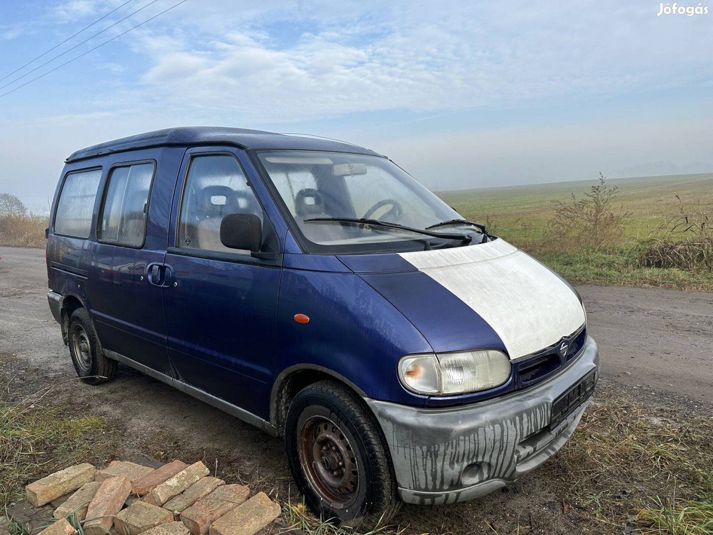 Nissan vanette cargo alkatrészei eladók 