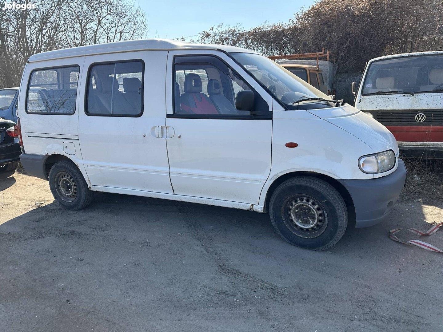 Nissan vanette cargo alkatrészei eladók 