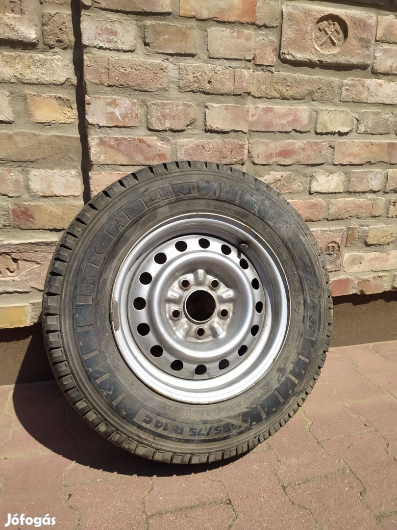 Nissan vanette pótkerék