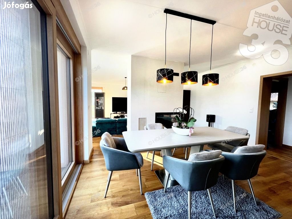 Nívós családi ház eladó!