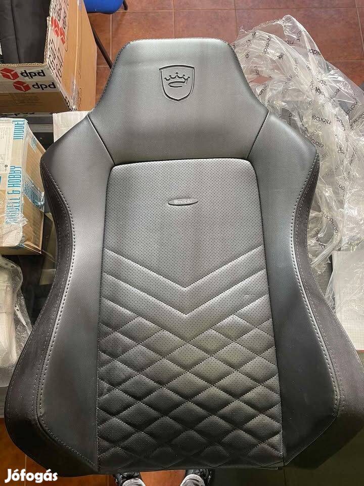 Noblechairs háttámla