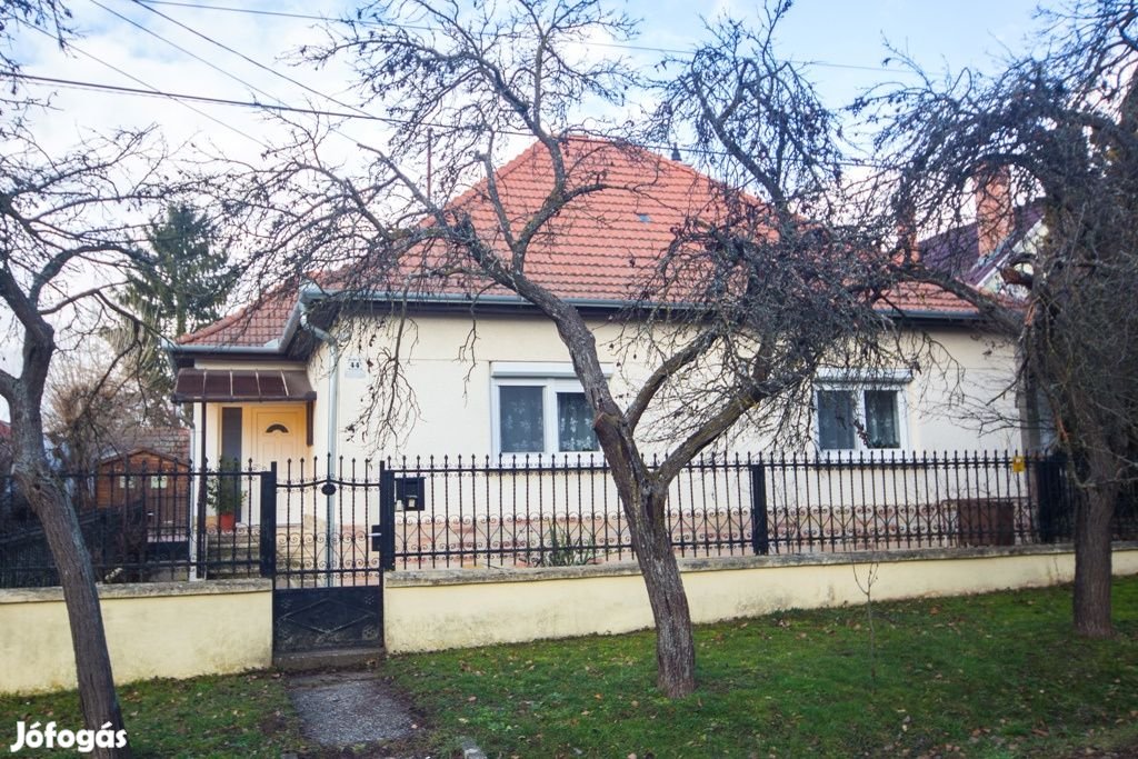 Nógrád, Petőfi utca, 100 m2-es, családi ház, 4 szobás, felújított /