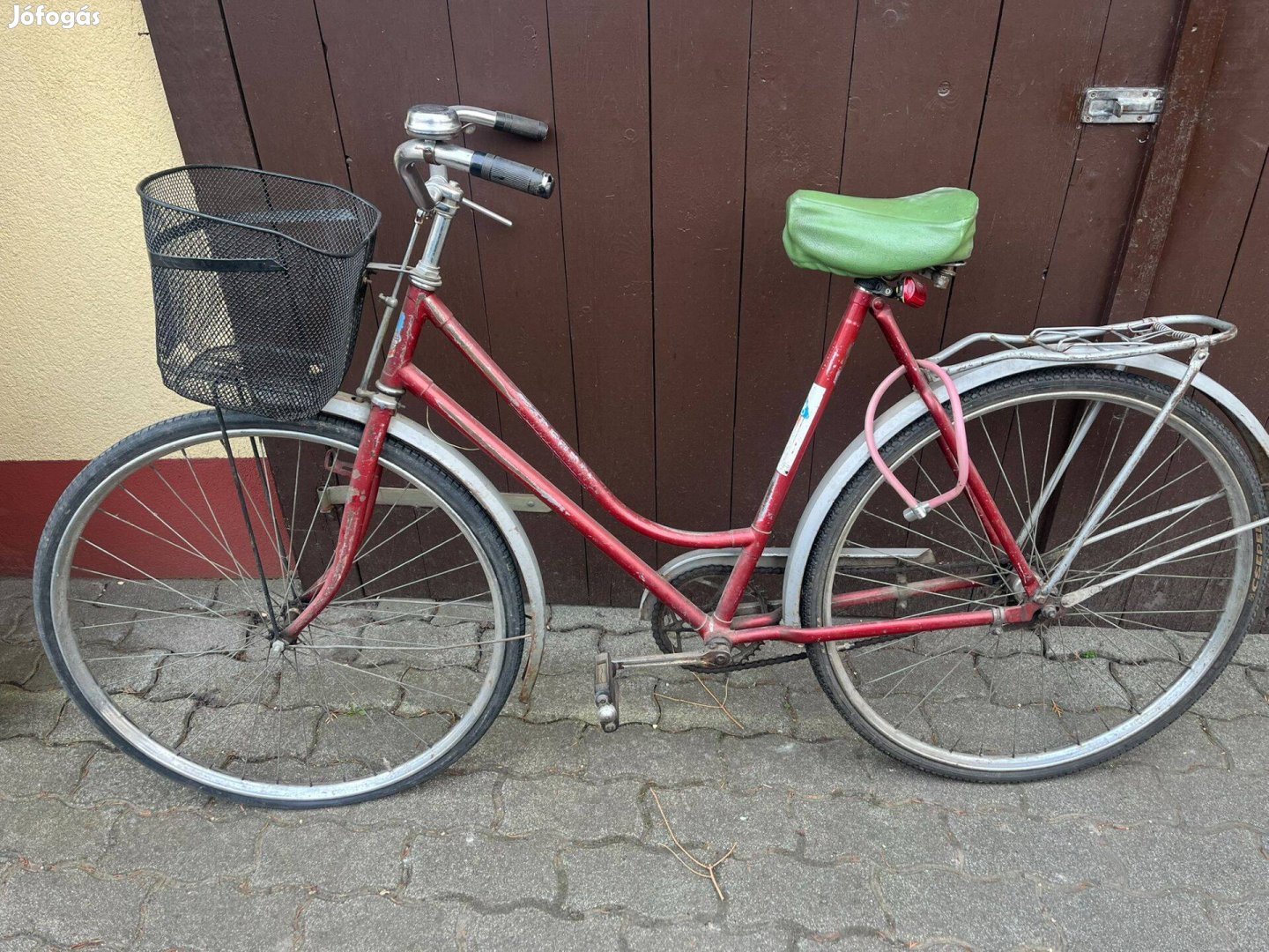 Női 28-as Csepel Kerékpár a képeken látható állapotban eladó