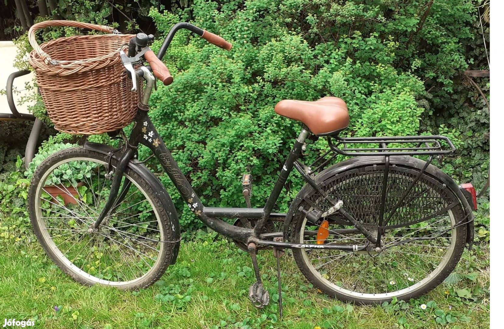 Női 28as Vintage stílusú bicigli nagy fonott kosárral