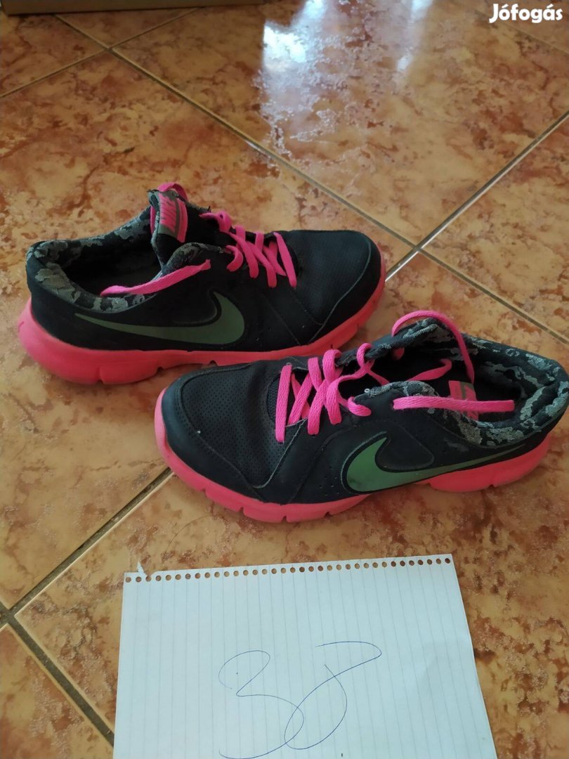 Női 36-37-es lábbeli nike