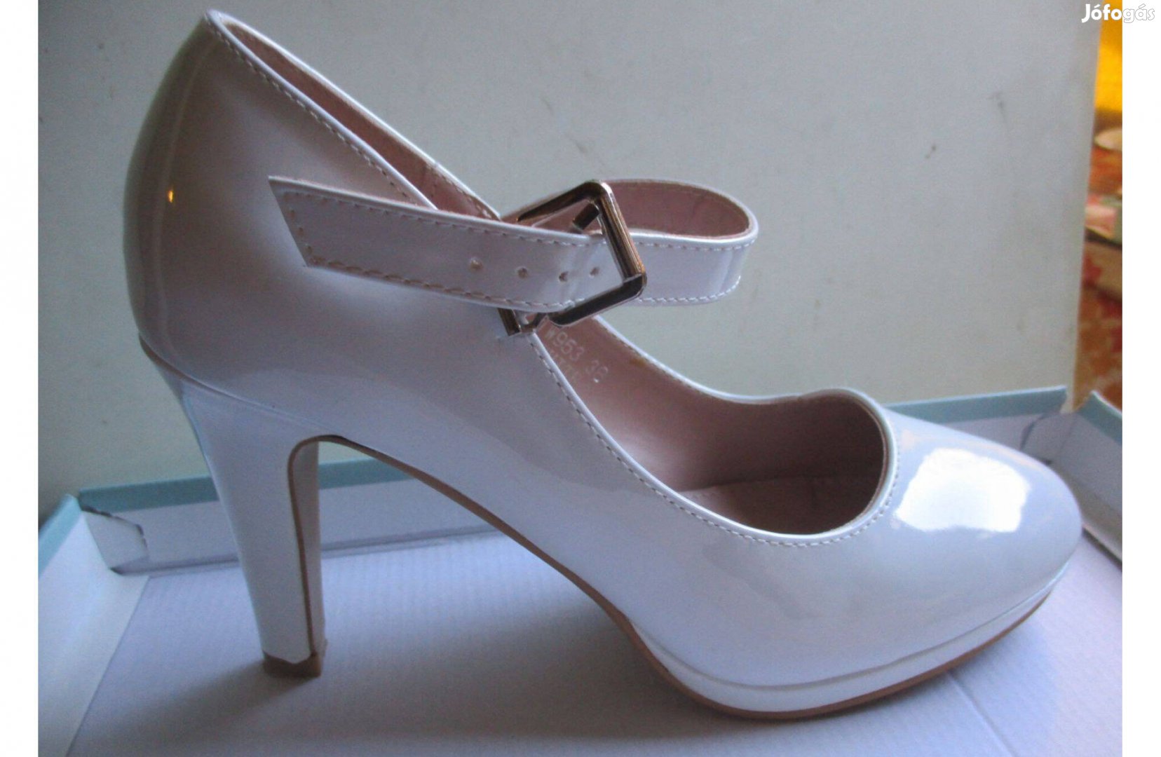 Női 38-as fehér esküvői (menyasszonyi) cipő eladó!