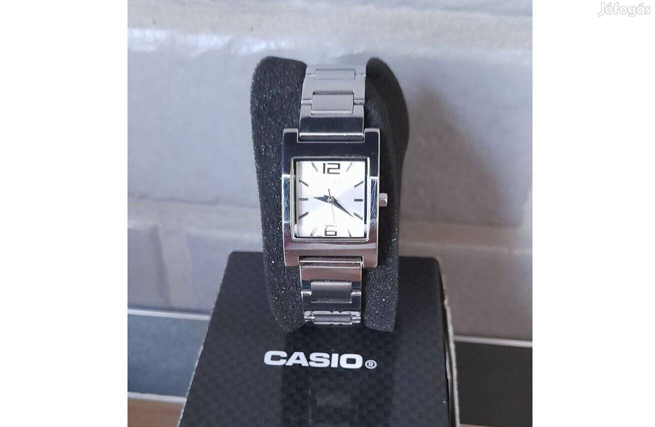 Női Casio karóra