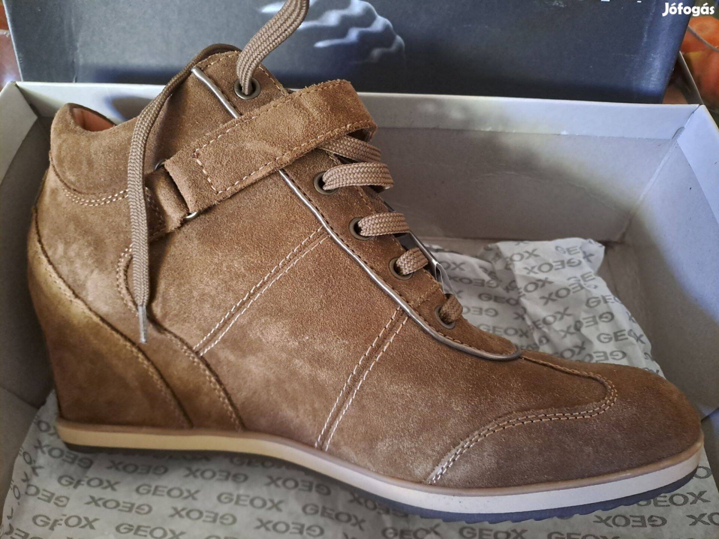 Női Geox telitalpú cipő