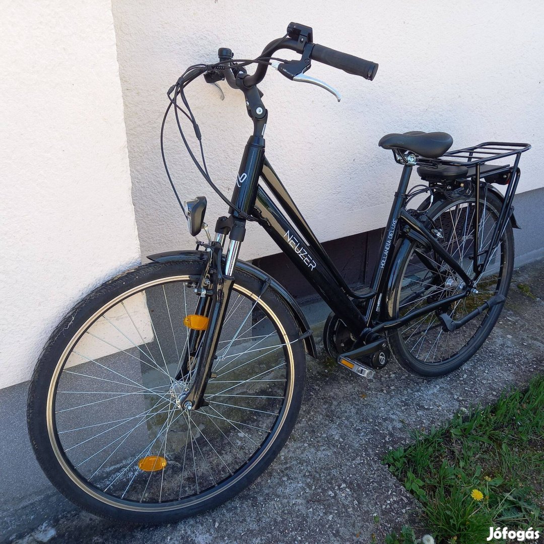 Nöi Neuzer 28-as kerékpár e-rásegitö motorral