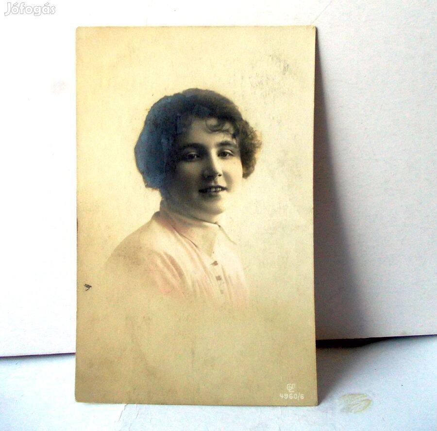 Női Portré . Készült :1917