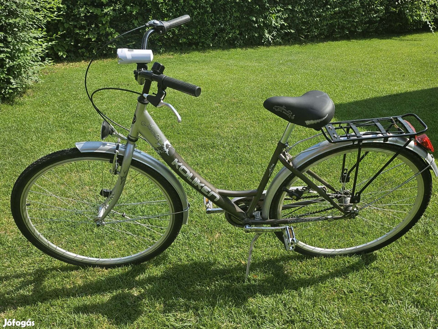 Női, 28"-os, jó állapotú, kontrás, három sebességes kerékpár, 43 eFt!
