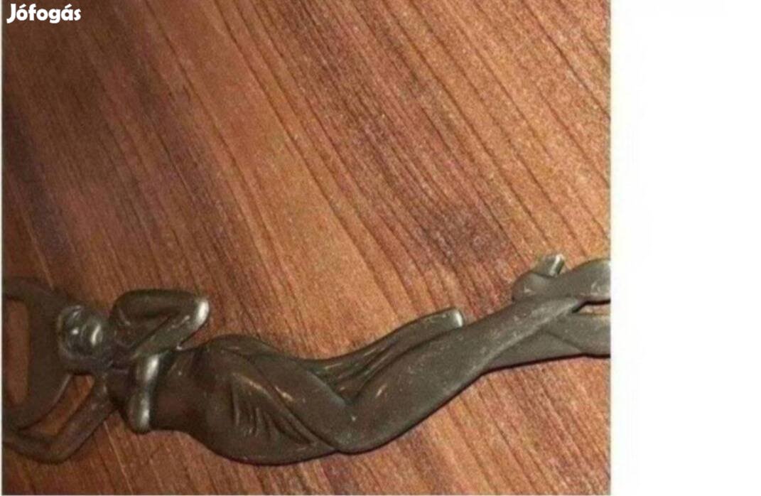 Női alakos sörnyitó