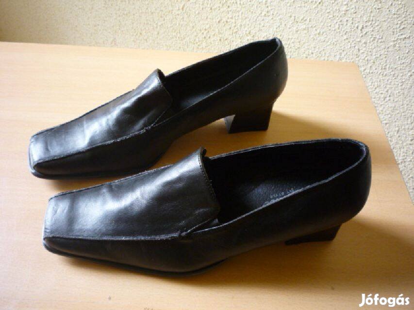 Női alkalmi fekete bőrcipő