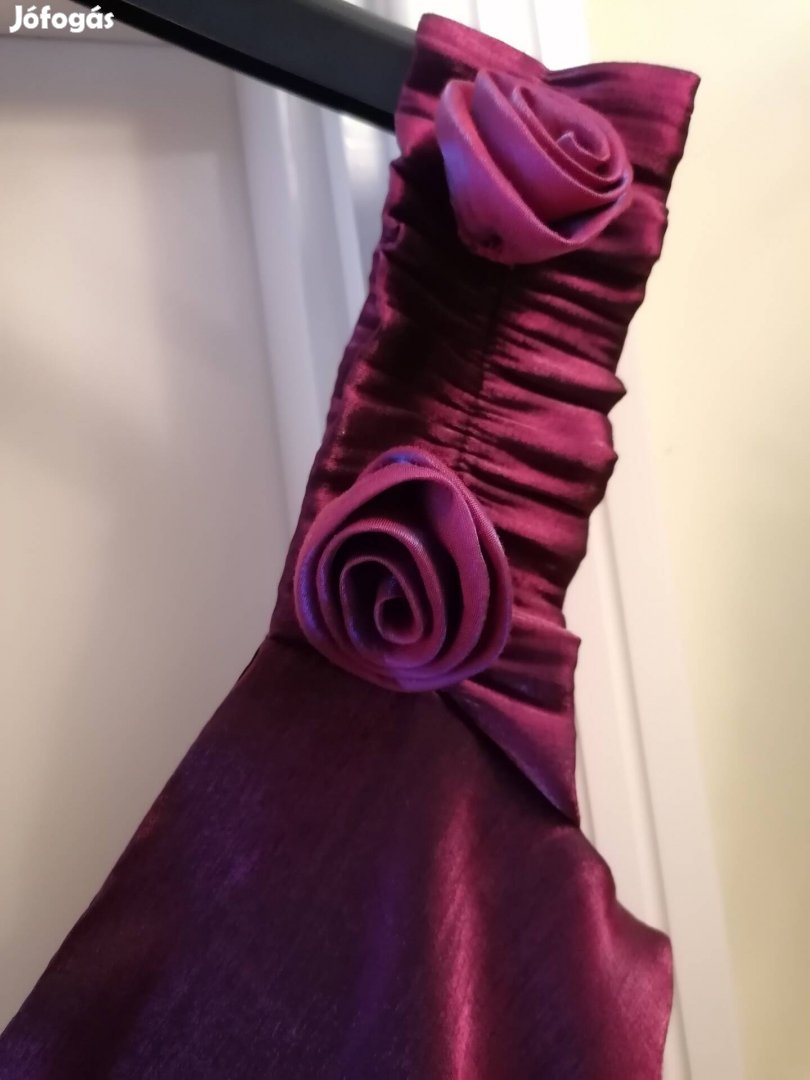 Női alkalmi ruhák eladók.