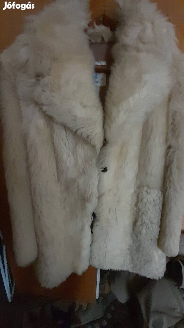 Női bárányszőr bunda. 