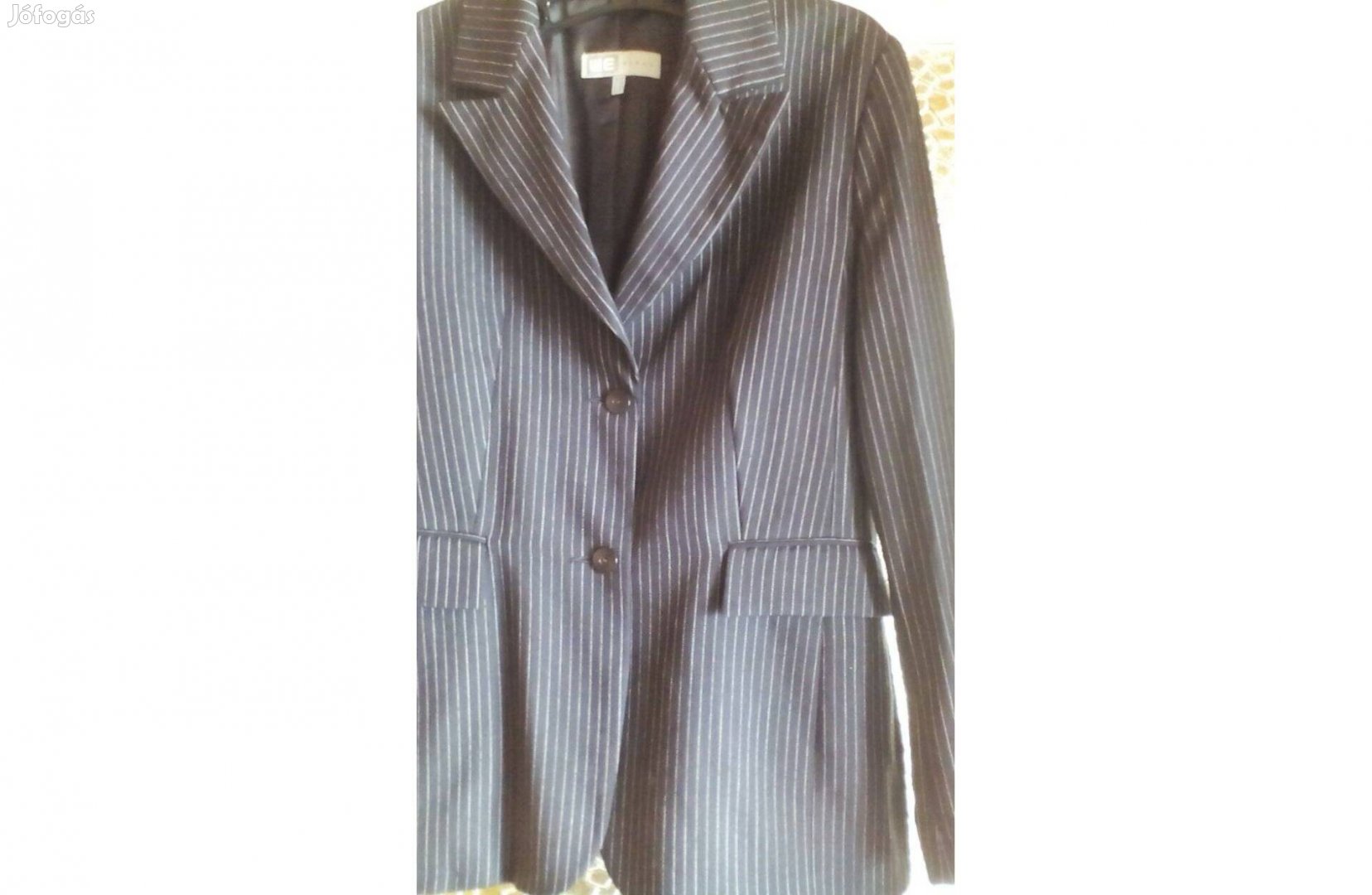 Női blézer gyapjúszövet anyagból 40-es méret