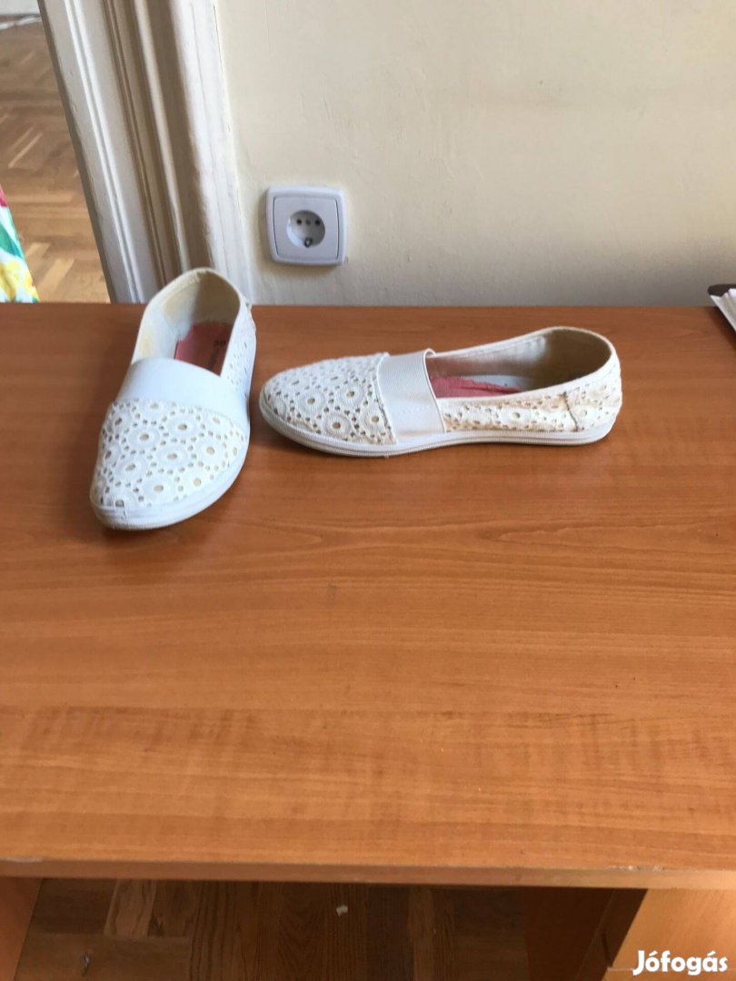 Női cipő fehér színű, 39-s méretű, in extenso