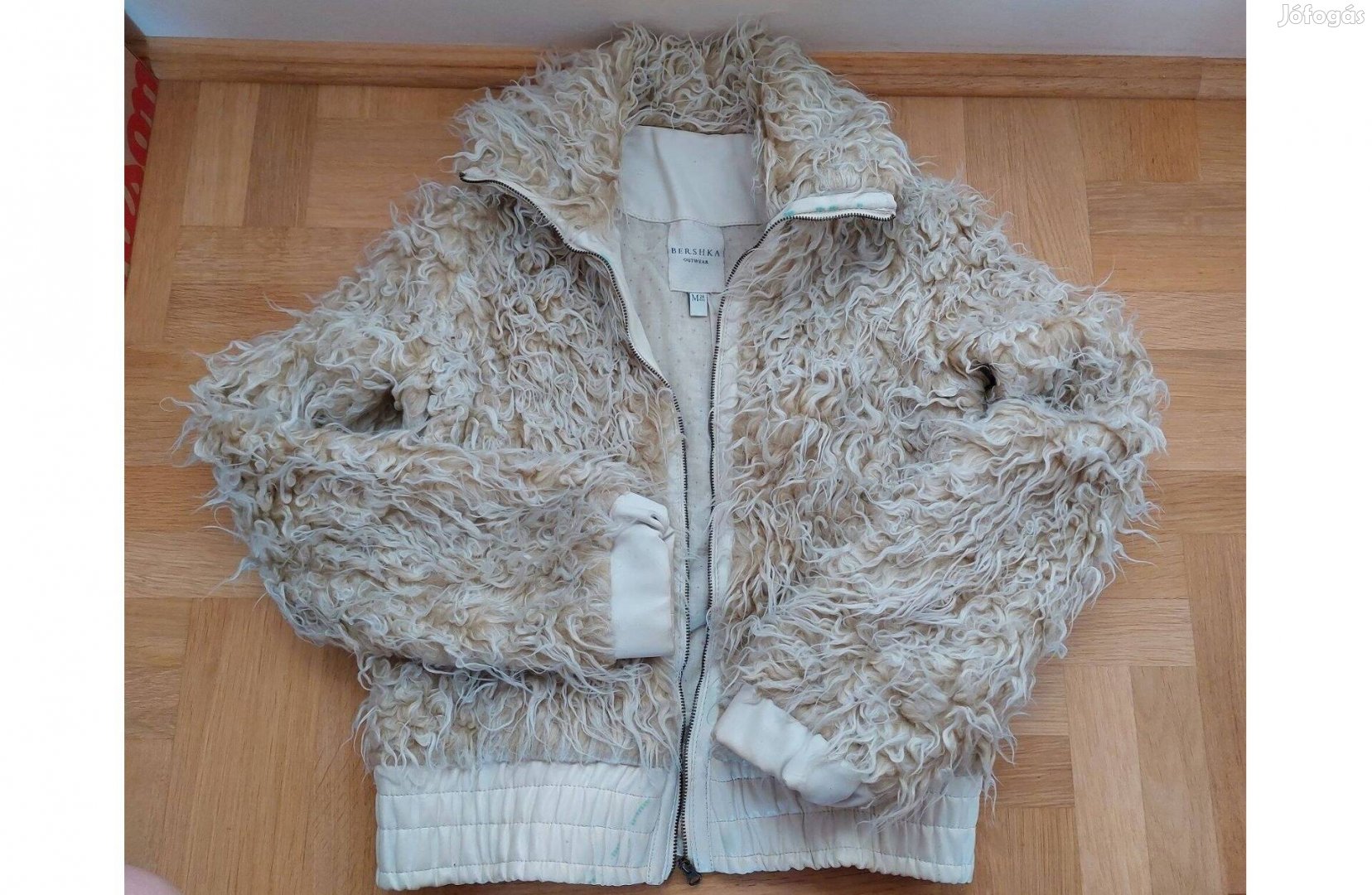 Női dzseki, hosszú szőrű kabátka Bershka M méret designer dzseki Budap