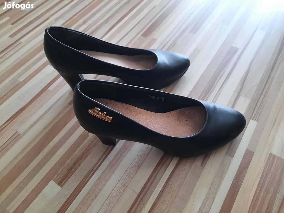 Női fekete alkalmi utcai cipő 38-as méret