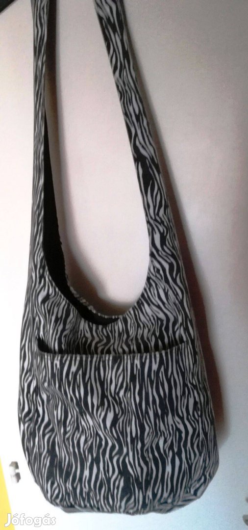 Női,fekete-fehér csíkos vászon válltáska,gépben mosható!60