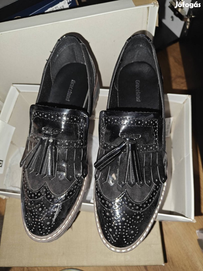 Női fekete lakk loafer cipő 