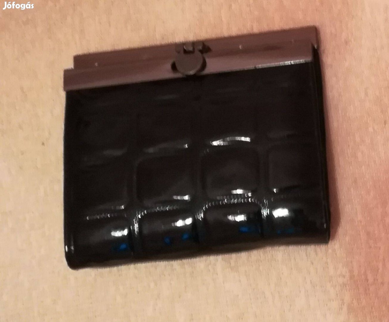 Női fekete lakk,nagyon szép és különleges pénztárca!50