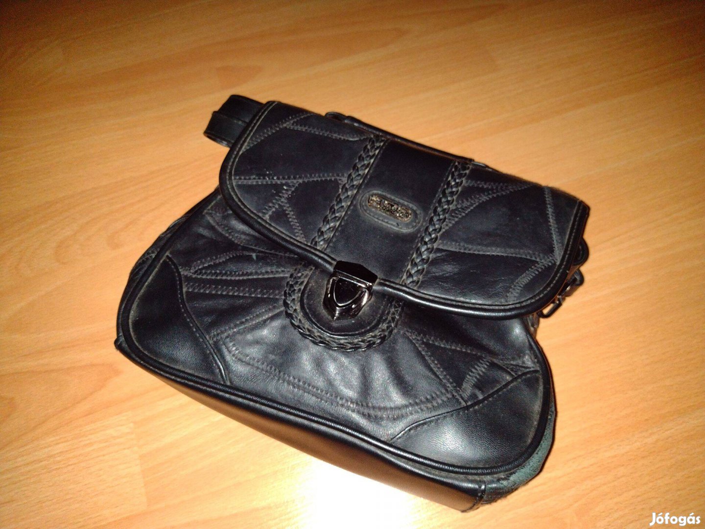 Női fekete táska