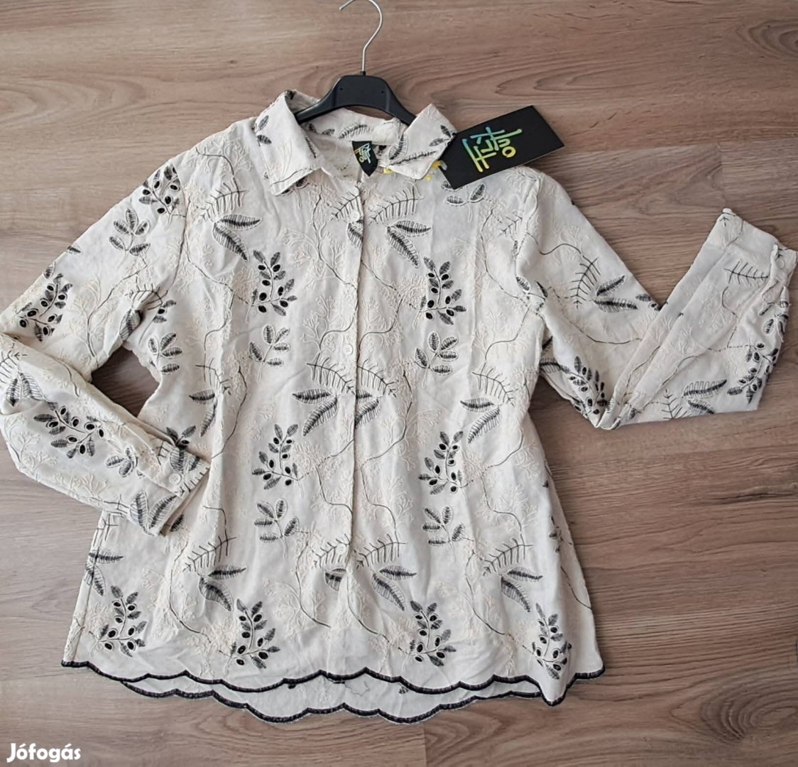 Női hímzett ing