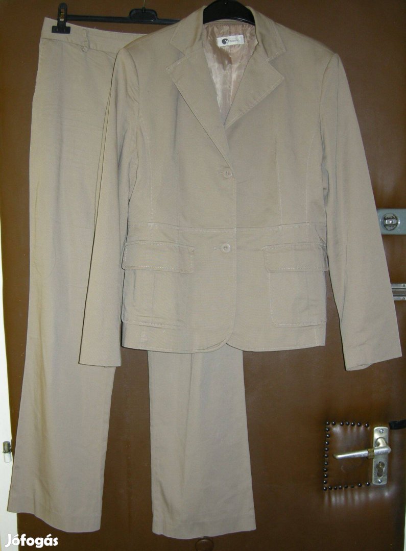 Női homokszínű csinos nadrágkosztüm,42-méret,Bécsből,újszerű
