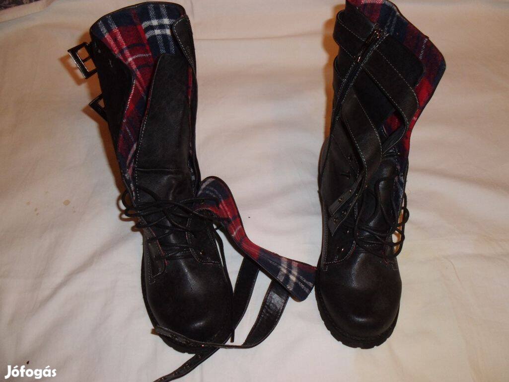 Női hosszú szárú béléses csizma 42-es