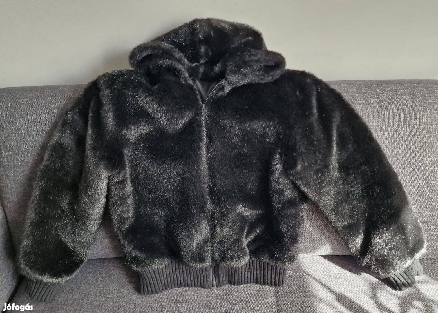 Női kapucnis műszőrme kabát, M méretben tökéletes állapotban eladó