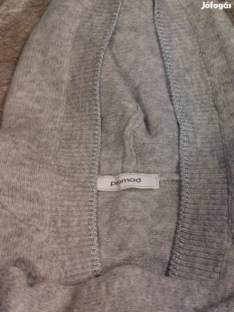 Női kapucnis pulcsi