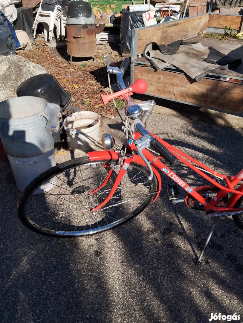 Női kerékpár, újszerű állapotban.