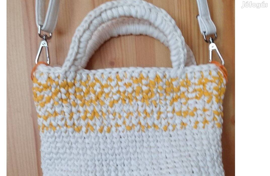 Női kézitáska , tavaszi színekkel