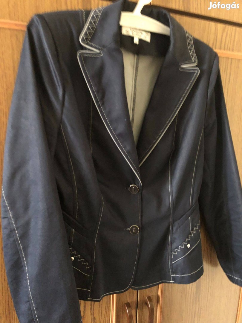 Női kosztűm 40 méret