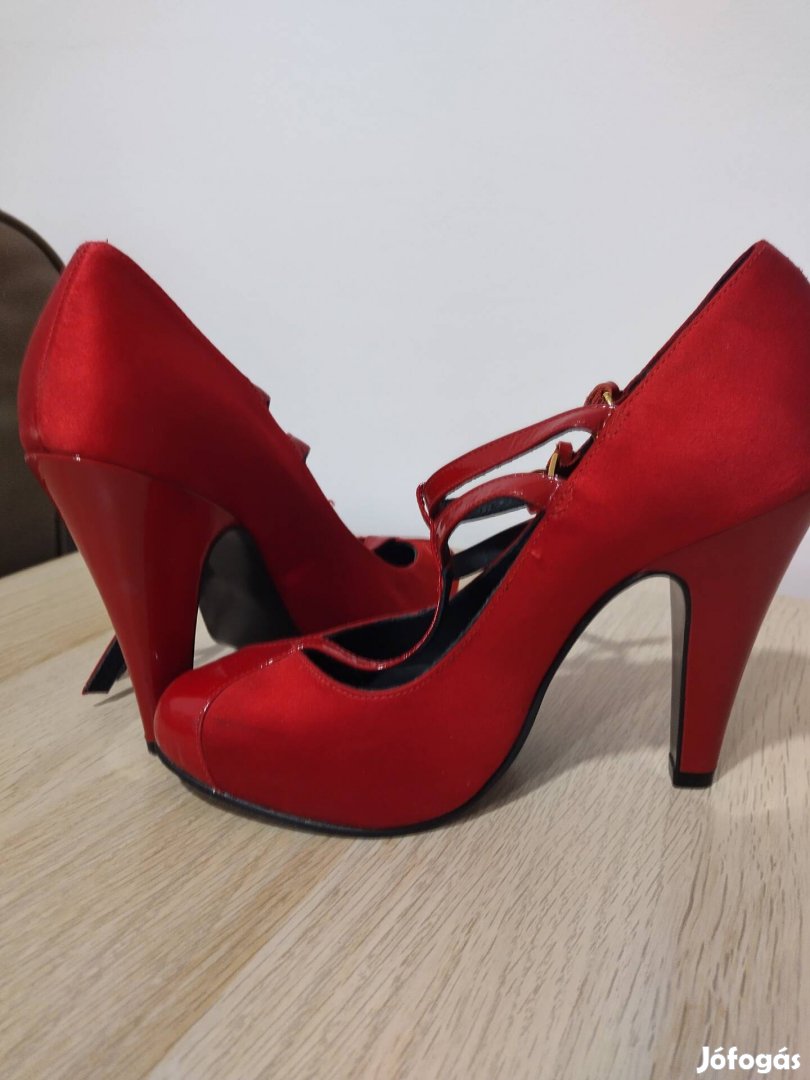 Női magassarkú cipő 39 piros 