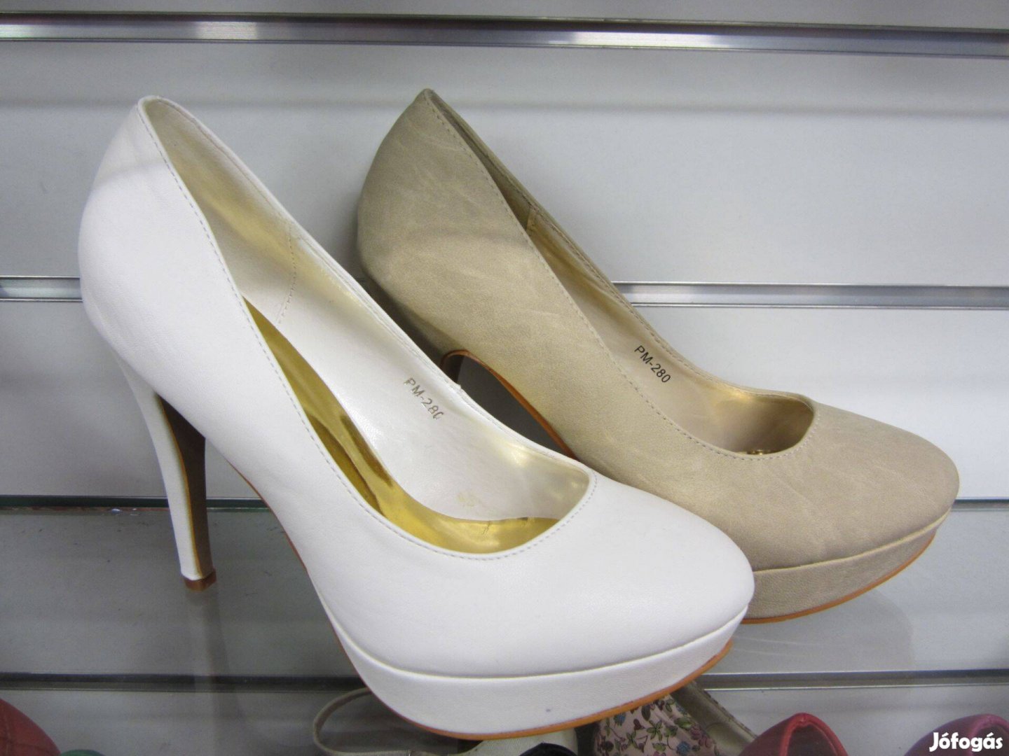 Női magassarkú platform cipő!