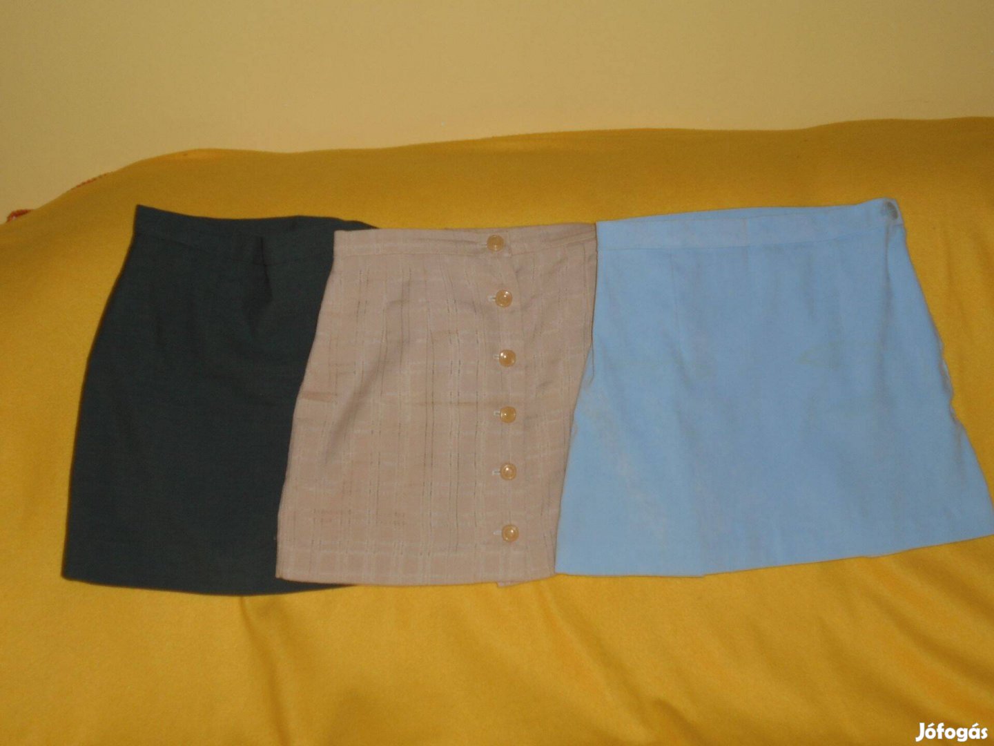 Női miniszoknya, vagány, szexi, gombos, színes. S - es