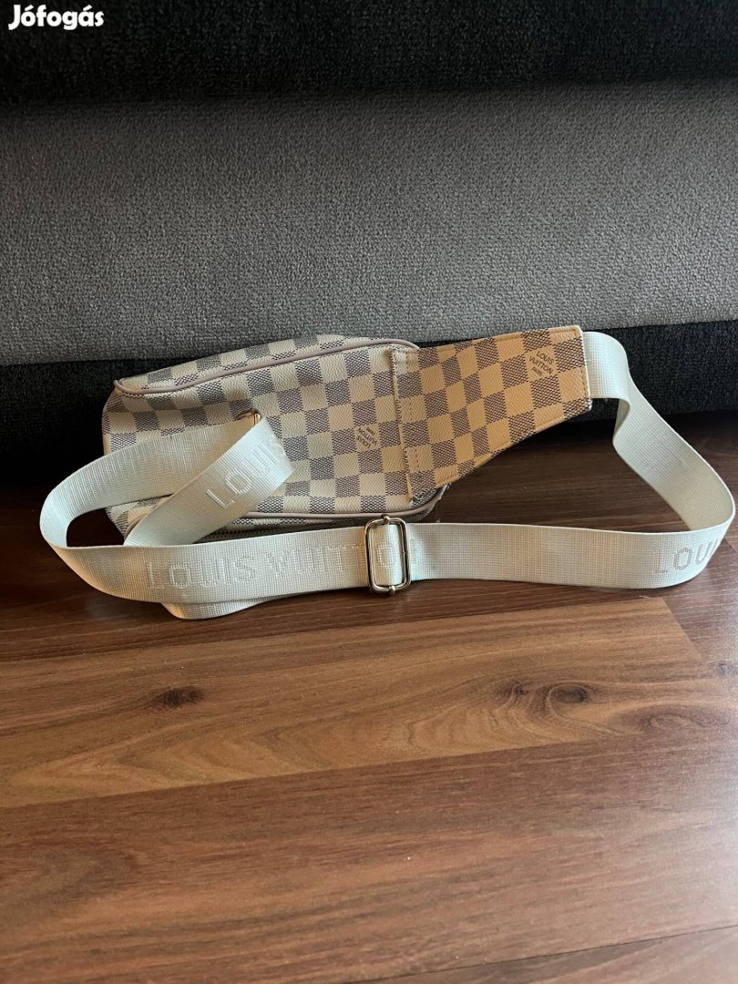 Női oldaltáskaövtáska