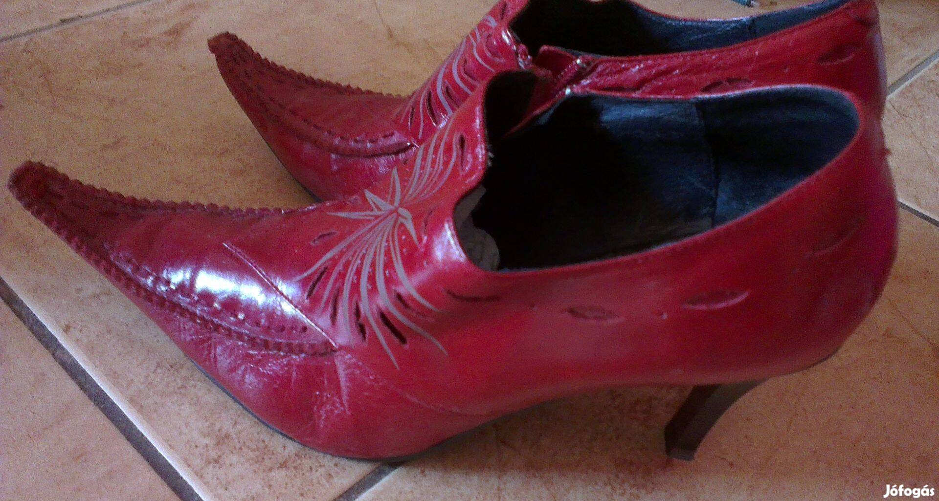 Női piros cipő, Nézz BE 39