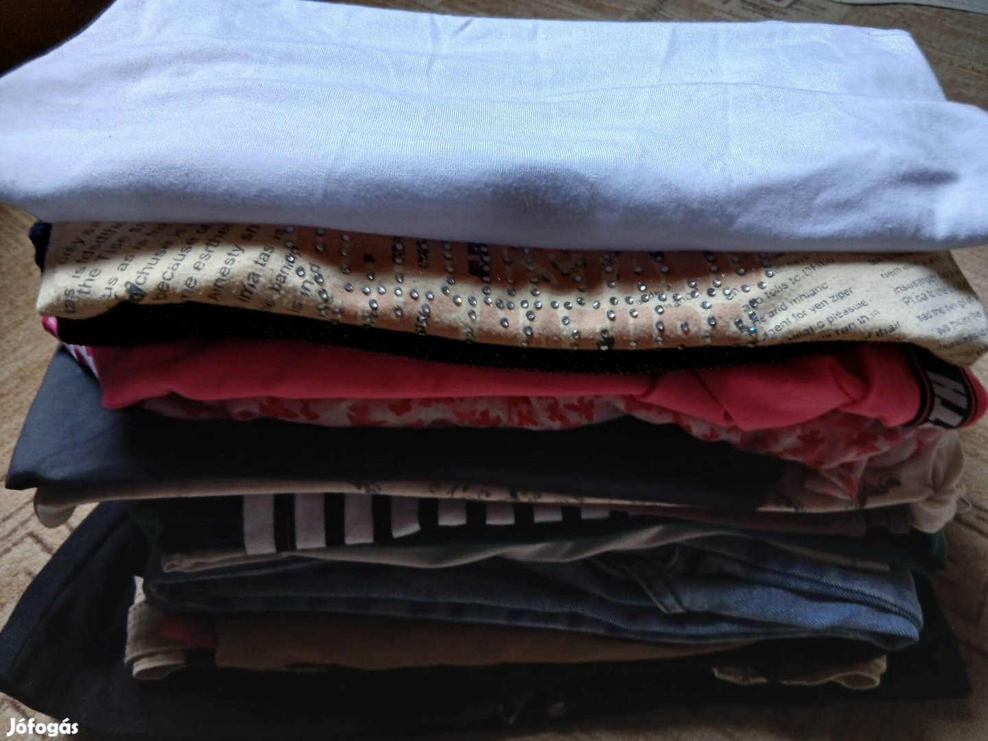 Női ruhacsomag eladó.